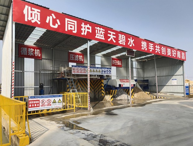 砂石分離機(jī)、壓濾機(jī)、泥漿攪拌器安裝現(xiàn)場(chǎng)